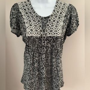 Panitti Embroidered V-Neck Top